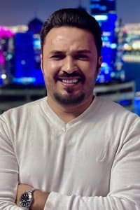 Karim Gharbi in Souffler plus fort que la mer
