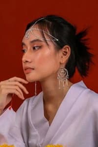 Angela Sunaryo in Scarlet