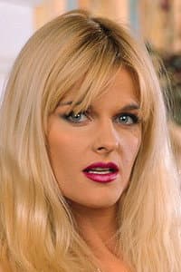 Lisa Belle in Stavros 2
