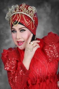 Elvy Sukaesih in Aduhai Manisnya