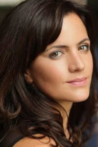 Lisa Zahra in Isla