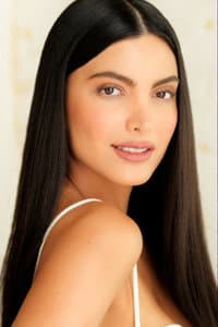 Marielena Dávila in Finding Love in Sisters