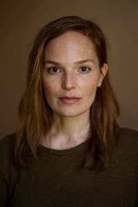 Julia Koch in Aufnahmen einer Wetterkamera