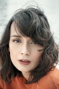 Cristina Suzanne in Segalanya Dia