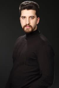 Tuna Yaşar in Camdaki Kız