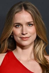 Elizabeth Lail in Mack & Rita