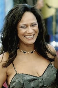 Flora Silva Ferreira in Eusébio: História de Uma Lenda