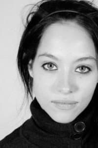 Liliana de Vries in Hold Back