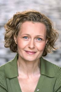 Emese Fáy in Gina