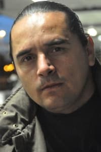Camilo Alanis in Bastardos en el paraíso