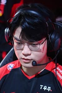 Lee Min-hyeong in T1 Rose Together