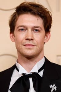Joe Alwyn in Inside Look: Hamnet
