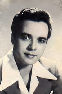 Mario Montenegro in Pilipino Kostum No Touch!
