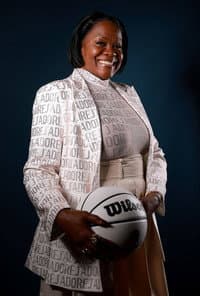 Sheryl Swoopes in WNBA: The Birth of a League