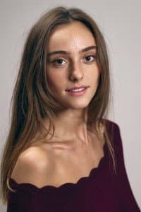 Julie Hadida in Par soucis pédagogique