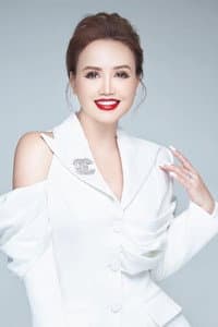 Hoang Yen in Giọt Gianh