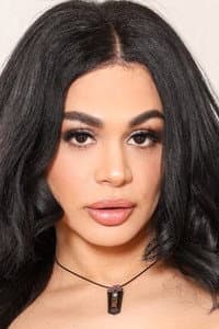 Eva Maxim in Muses 3