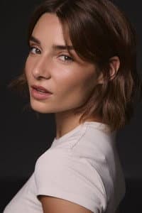 Julia Martínez in A una isla de ti