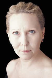 Olga Demidova in Izobrazhaya Zhertvu