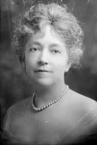 Elsie de Wolfe in The Pretender