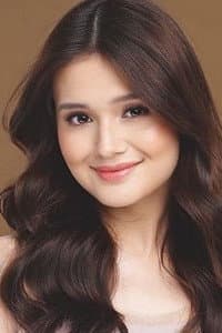 Kira Balinger in Huwag Kang Titingin