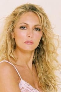 Marie-Laetitia Bettencourt in Familles (re)composées