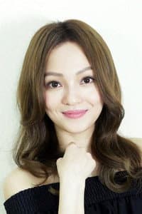 Angela Zhang in Diamante mandarín