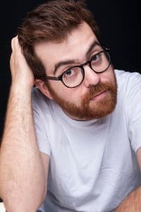 Adrián Pino in Malviviendo: El Documental