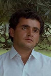 Hossein Rezai in Zire Darakhatan Zeyton