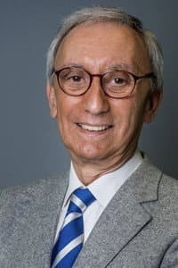 Júlio Isidro in As Armas e o Povo