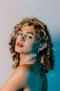 Anne Chloe in Mesa de Vozes - Patakori (Versão Promocional)