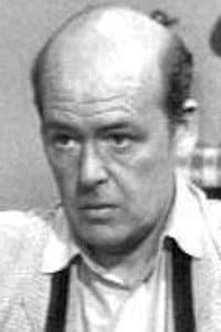 Bill Quinn in Dead & Buried