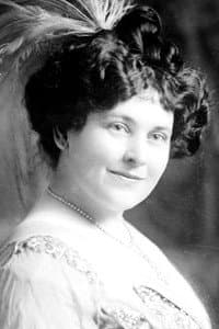 Paula Blackton in Raffles, the Amateur Cracksman