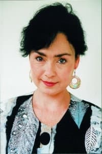 Éva Szerencsi in A világ közepe