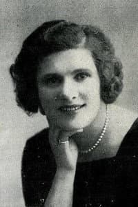Marthe Sarbel in Y'en a pas deux comme Angélique
