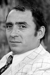 Claude Brasseur in Une robe noire pour un tueur