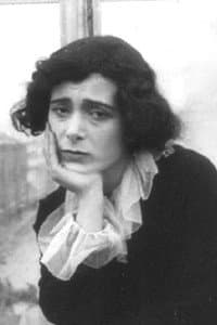 Yelena Smirnova in Дитя большого города