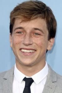 Skyler Gisondo in Hard Sell