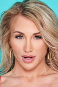 Heidi Haze in Fit Blonde Moms