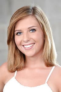 Kelly Greene in New Girl in Town 24
