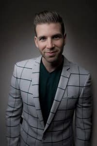 Joshua Jay in Stealing Magic