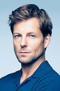 Jamie Bamber in Money