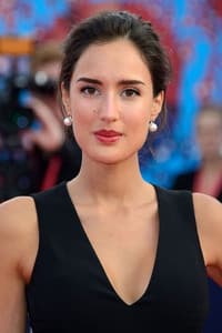 Sarah Kazemy in Salaud, on t'aime