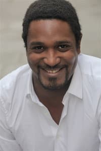 Daniel Njo Lobé in Astrid et Raphaëlle : Puzzle (pilote)