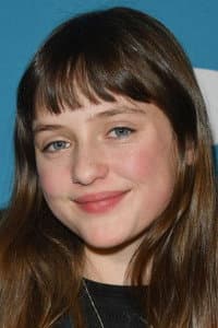 Lola Reid in How Does It Start