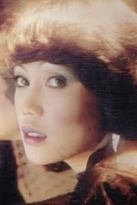 Iin Parlina in Tante Sun