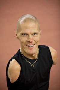 Mikael Andersson in Armlös, benlös, makalös