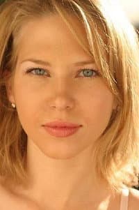 Amanda Ward in Chasing the White Dragon