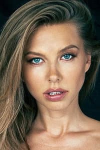 Julia Lanski in Visage