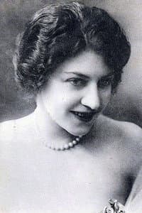 Yvonne de Bray in Olivia
